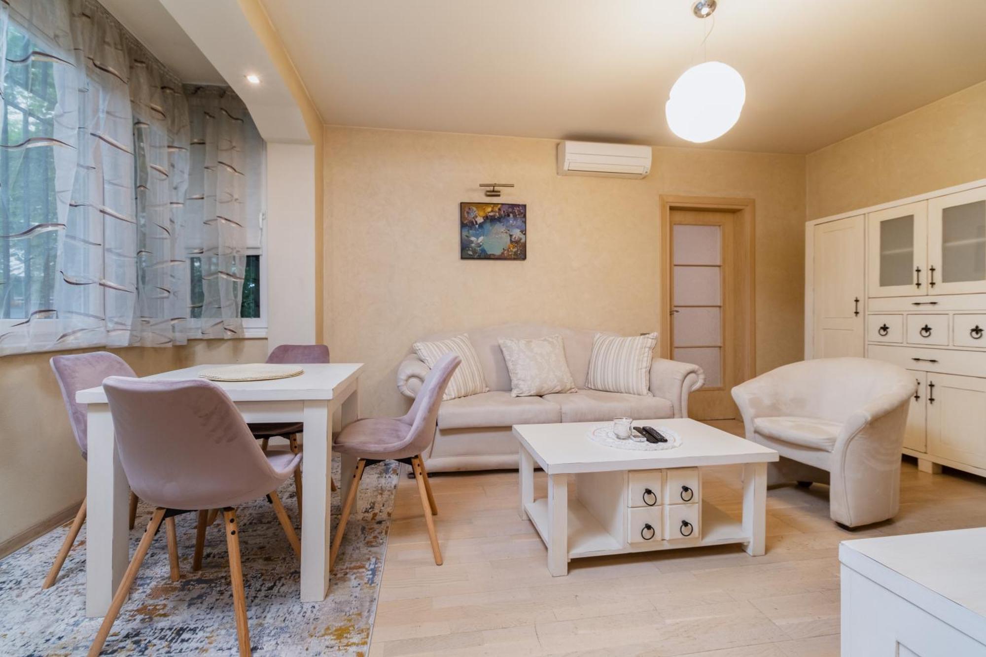 Elegant 1-Bedroom Apartment Plovdiv Esterno foto